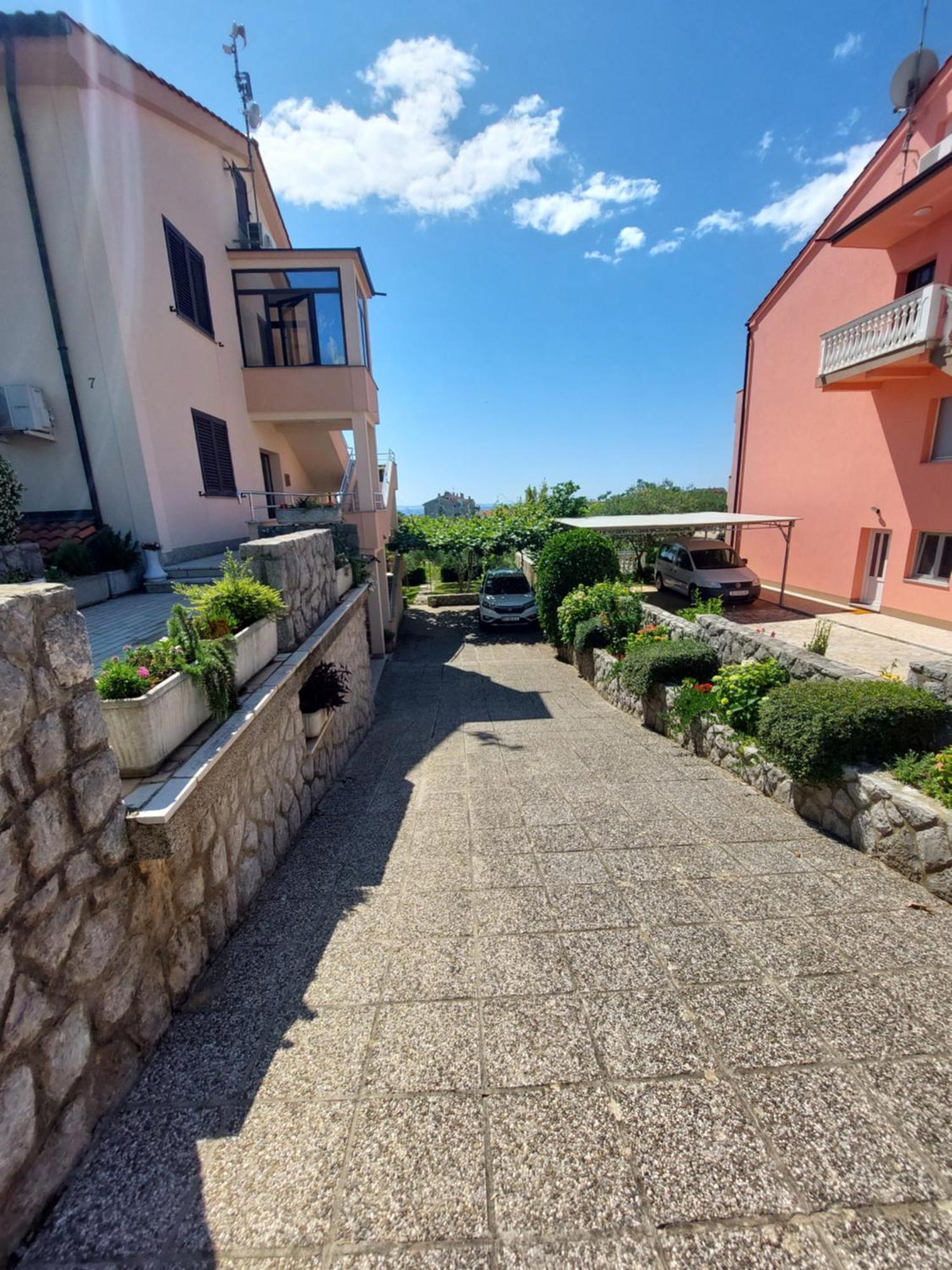 Apartmani Paradiso Krk Town Exterior foto